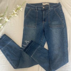 (2/25) Size 9 Garage High waisted Blue Jeans w/ deep fronts pockets